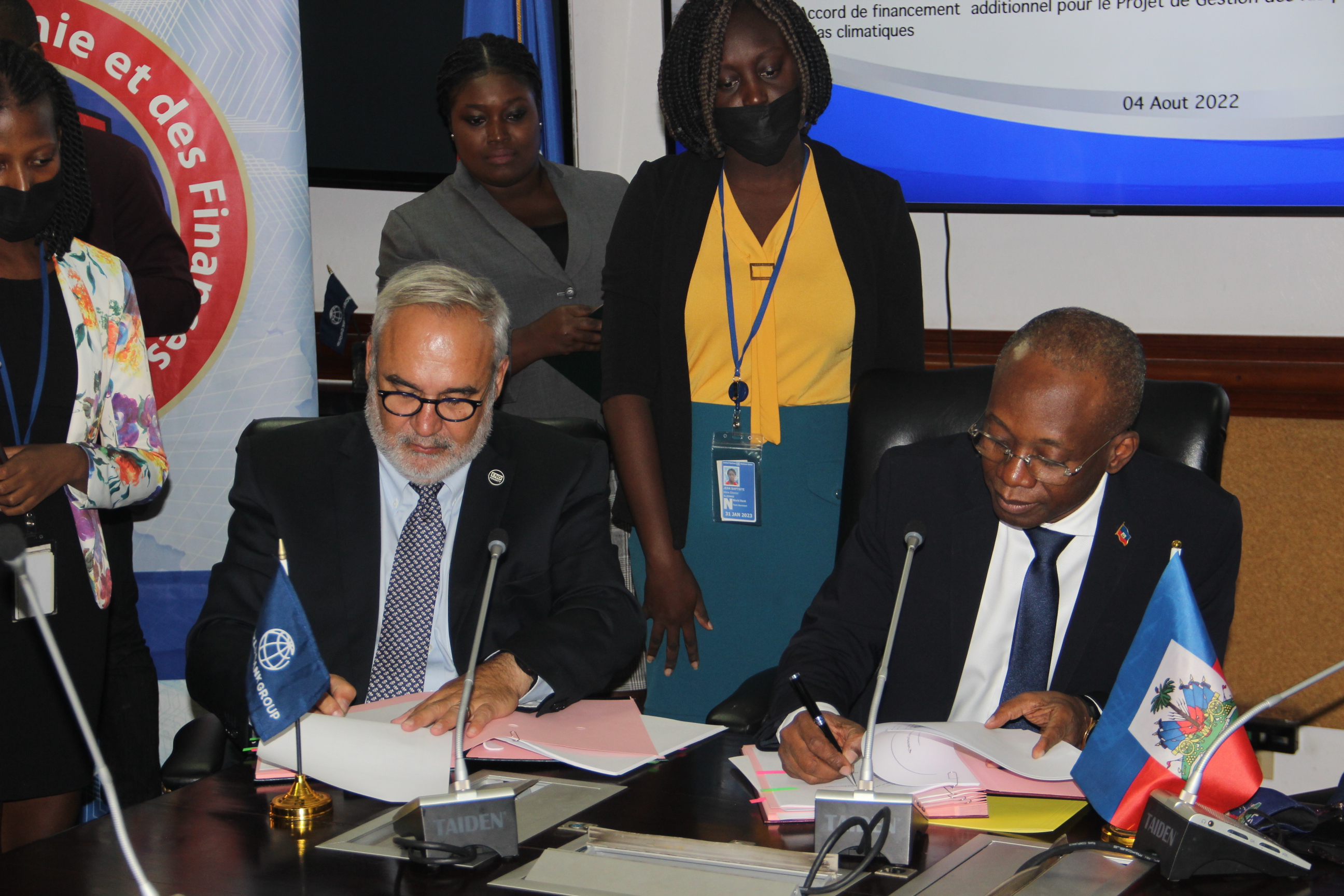 Le Gouvernement haïtien et la Banque mondiale ont signé trois accords d’un montant de 66 millions de dollars américains